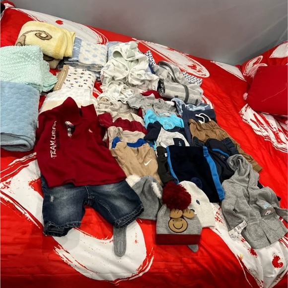 I’m selling 6 to 9 months baby boy clothes they are 27 pieces and 4 blankets,